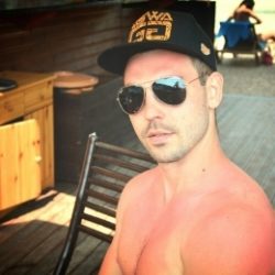 Ищу модельной внешности девушку для регулярного культурного досуга. Ищу модельной внешности девушку для регулярного культурного досуга.